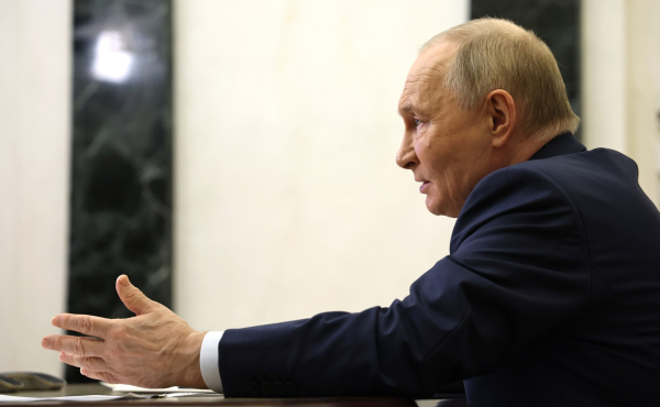 &laquo;Коммерсант&raquo;: как Владимир Путин снял вопрос бензинового кризиса